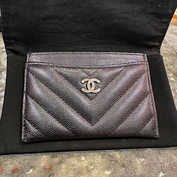 2017 Chanel Iridescent Caviar Chevron Card Case - Picture 3 of 9